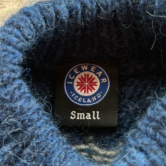 Icelandic Woolen Sweater - Picture 4 of 8